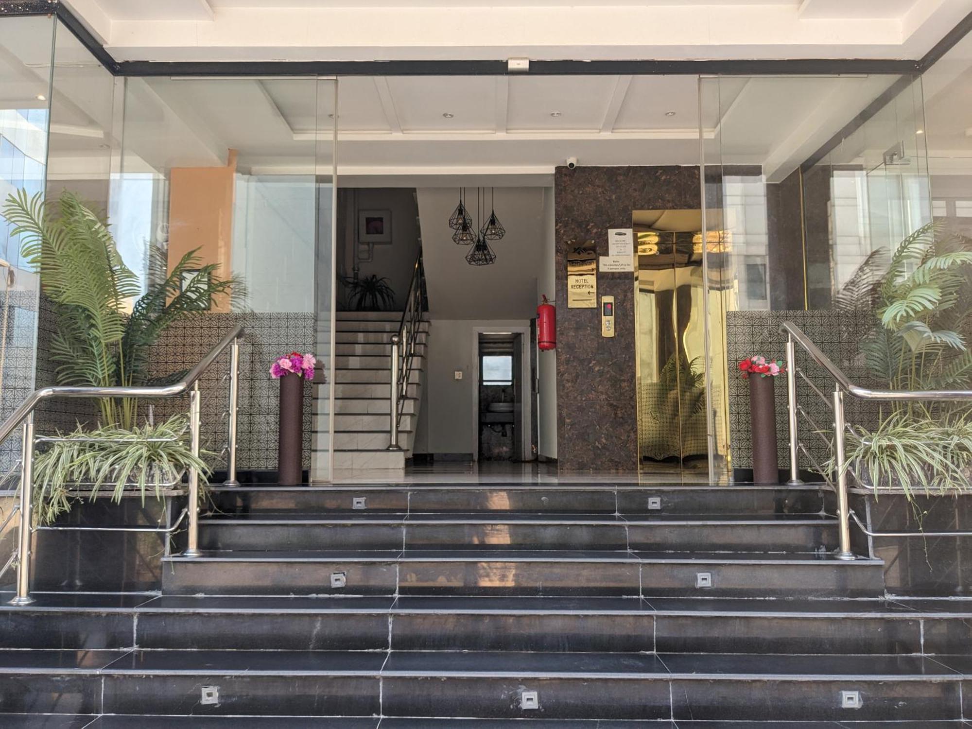 Nueva Hotel Islámábád Exteriér fotografie